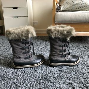 Girls’ sz 3 Sorel Joan of Arctic snowboots